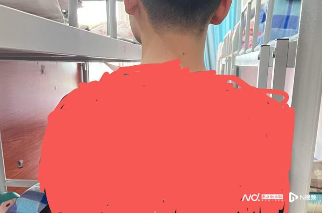 住20人区教育局曾称将改善住宿环境尊龙凯时app佛山顺德区一中学宿舍(图9)